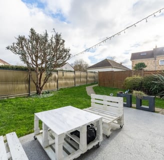 Terrasse et jardin d'une maison à vendre