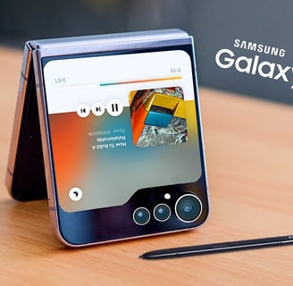 a samsung galaxy note 2 flip case with a pen