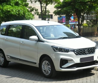 Maruti Ertiga taxi service in Amritsar to local and outstation for family