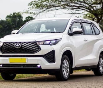 Toyota Innova Hycross  luxury taxi service in Amritsar to local and outstation for family