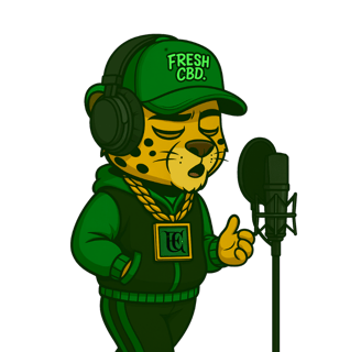 Leopardo Fresh CBD estilo rapero cantando al micrófono con gorra verde