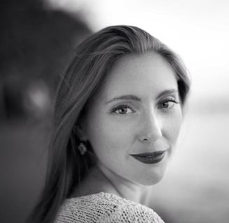 layla-claire-soprano-headshot.jpg