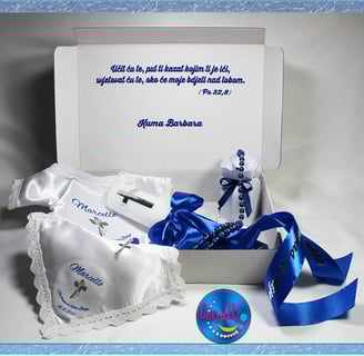 Krsni set za krštenje s personaliziranom košuljicom i krunicom