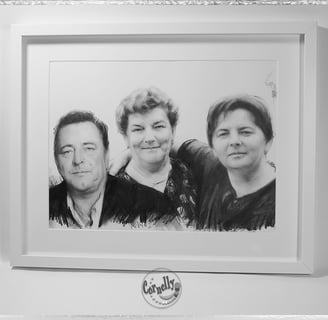 Umjetnički portret obitelji izrađen u tehnici crteža olovkom