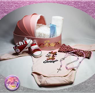 Unikatna poklon kolijevka za bebu s personaliziranim detaljima