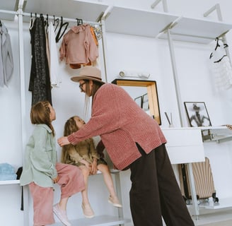 maman et enfants qui se prépare