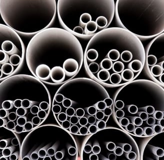 a bunch of pipes and pipes in a pile