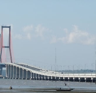 Wisata Jembatan Nasional Suramadu Bridge