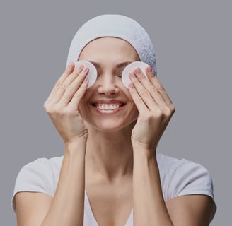 Woman using Medicube Zero Pore Pads