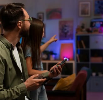 Casa inteligente iluminada à noite