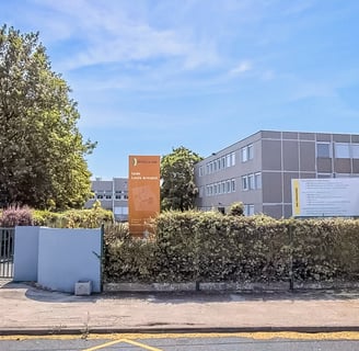 entrée du lycée professionnel Louis Armand