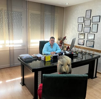 Pr el hamaoui en consultation addictologie dans son cabinet