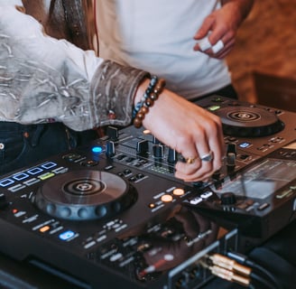 DJ