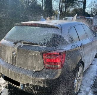 Pose de cire automobile , lavage voiture professionnel, le véhicule sera comme neuf