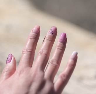 Vernis semi-permanent sur renfort Fiber Base pour une tenue optimale proche de Vendres