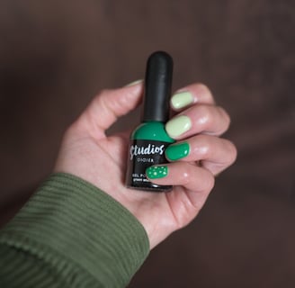 Pose avec Fiber Base pour des ongles naturels renforcés à Sauvian