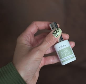 Nail art abstrait et moderne pour un style unique près de Béziers