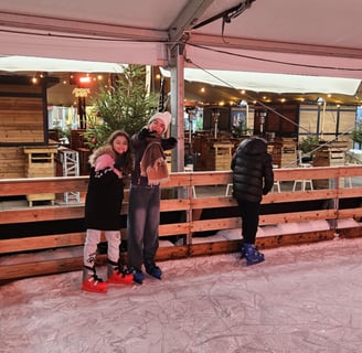 2 élèves sur la patinoire