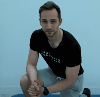 buikspieren trainen met behulp van Youtube video