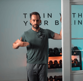 Houding trainen met behulp van Youtube video