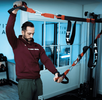 Rugspieren trainen met behulp van Youtube video