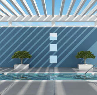 Piscine ombragée avec végétaux autour