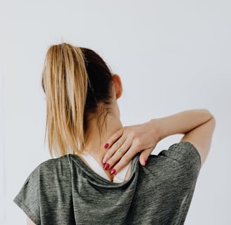 a woman with a ponytail bunt and a ponytail bunt