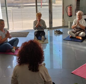 todos los miércoles tenéis la cita con el yoga