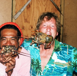 Janne and local man eating lobsters in French Polynesia