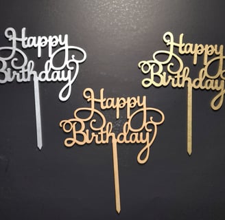 Caketoppers de MDF, colores: Madera, Oro y Plata.