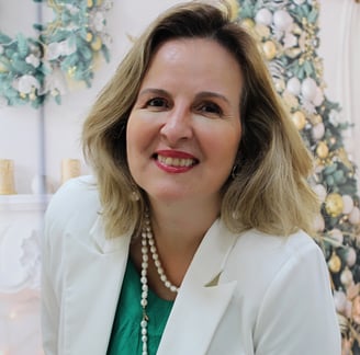 Sou a Dra. Cris Tavares CRM 63751-3, especialista em Dermatologia, Nutrologia e Acupuntura.