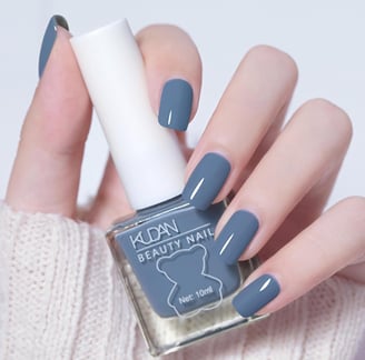 Uñas azul grisáceo
