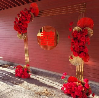 gold chrome backdrop with red roses and a double happiness sign for rent