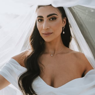 Beautiful bride with long dar glam waves