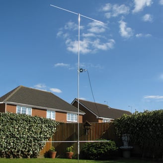 Pro Antennas I-Pro Home HF antenna in a small garden