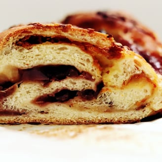 Sun-dried Tomato, Red Onion, and Gruyère Bread