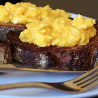 Scrambled eggs on toast