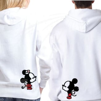 En AvantiRed creamos graficos en sueteres personalizables