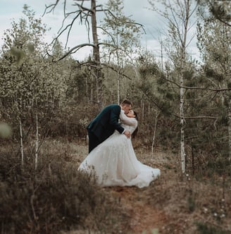 Vestuvių fotografė Ieva Vos- reportažinė vestuvių fotosesija