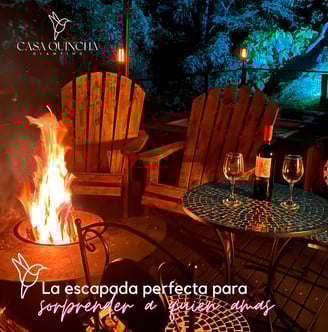 Fogata en la plataforma Casa Quincha Glamping