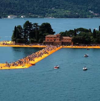 intervenção dos artistas Regina Silveira e Christo e Jeanne-Claude