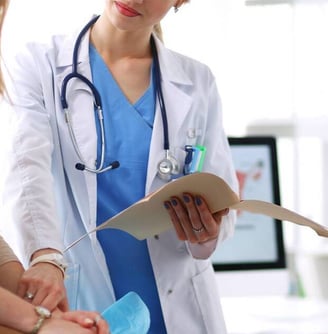 Medicinine pagalba namuose, zaizdu prieziura bei gydymas