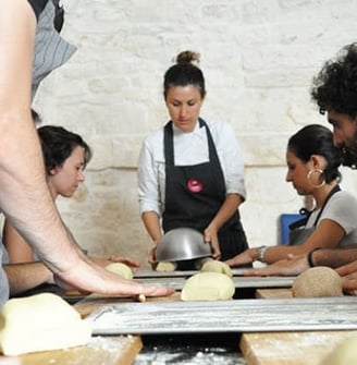 LEZIONE DI FOCACCIA IN PUGLIA FOCACCIA CLASS IN LOCOROTONDO
