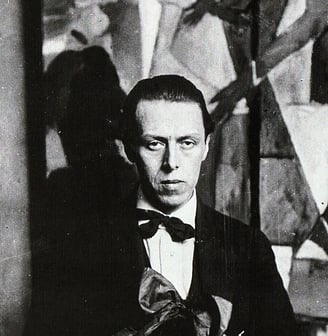 Fotografie von Wladimir von Zabotin in seinem Atelier um 1919.