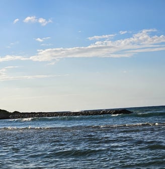 Picture of the sky and water