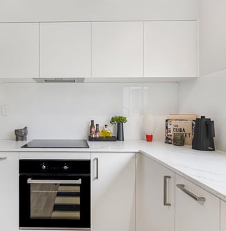 white modern kitchen with glass splashback