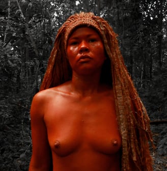 Olinda Tupinambá, Equilíbrio, 2020 Videoinstalação composta por terra e sementes