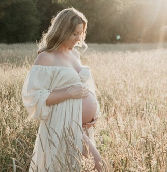 golden-hour maternity photographer Lincolnshire
