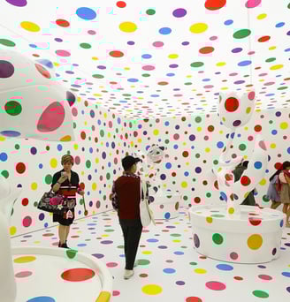 instalação da artista Yayoi Kusama