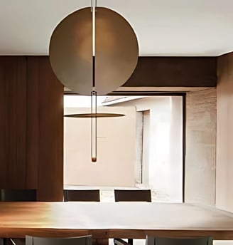 Lámpara técnica colgante REGINA en comedor con luz cálida y diseño circular